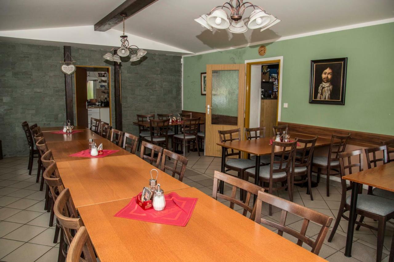 Hotel U Lip Trojanovice Frenštát pod Radhoštěm エクステリア 写真